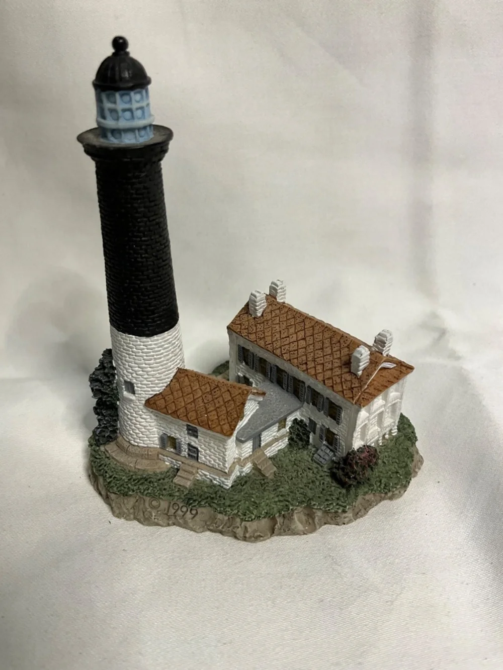 Harbour Lights Miniature Pensacola Florida Lighthouse Figurine LL109 (2000)